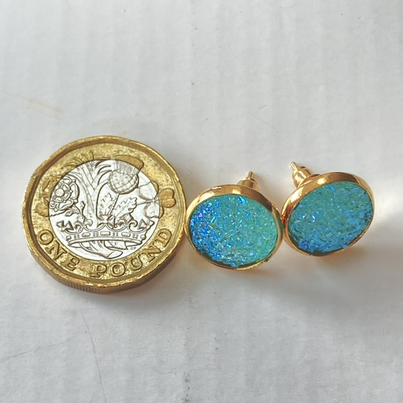 BNWT Sparkly Aquamarine Blue Stud Earrings - Add Glamour to Your Look - Picture 5 of 7